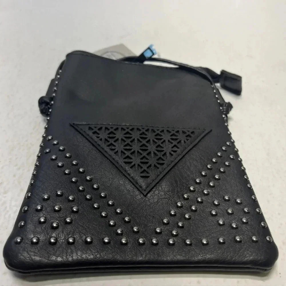 Moda CrossBody Bag Vegan Leather  Embellishment Pattern Zip Closure - Picture 3 of 8